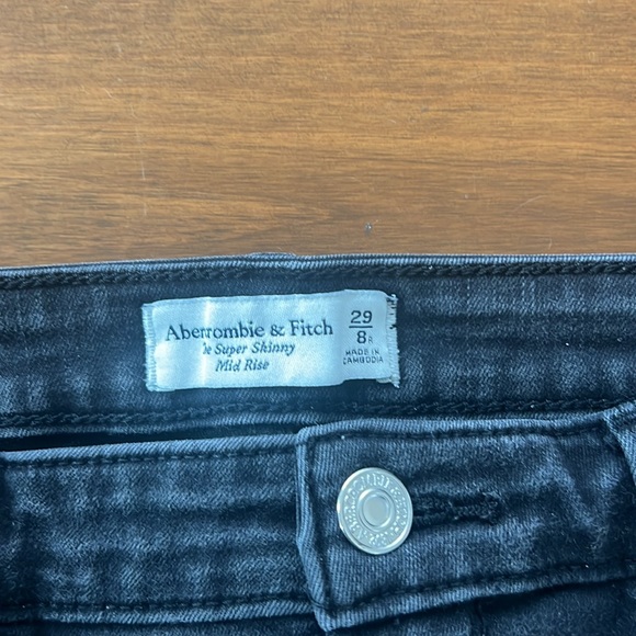 Pre loved Abercrombie and Fitch skinny jeans - Picture 2 of 10